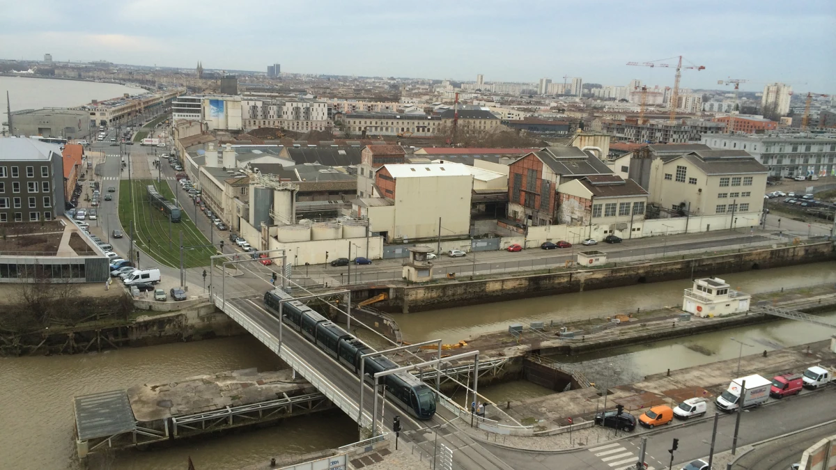 emblem-images-haut-de-page-mb5-1