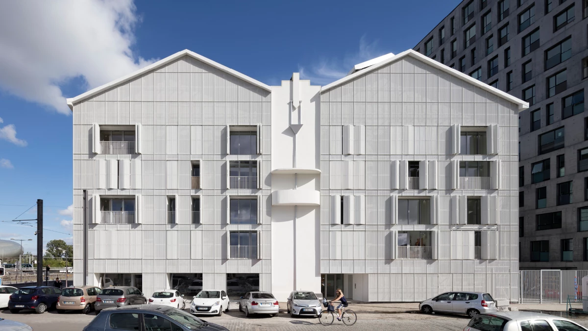 emblem-images-haut-de-page-mb20